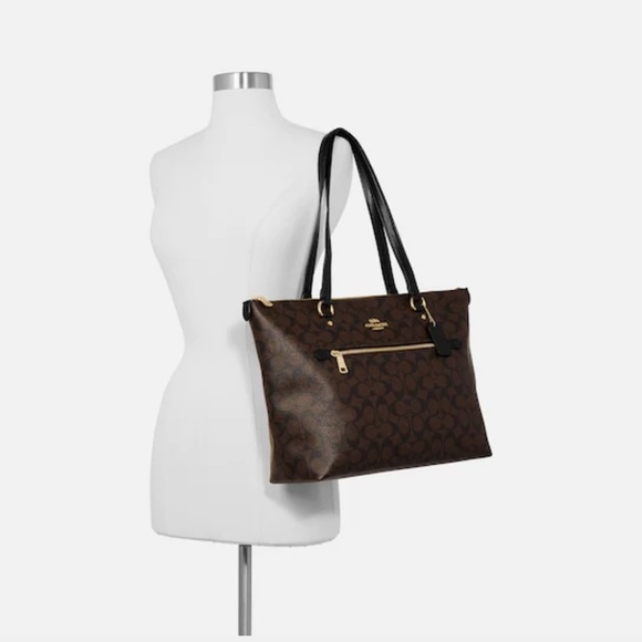 Coach Gallery Tote In Signature Canvas - Picture 4 of 6